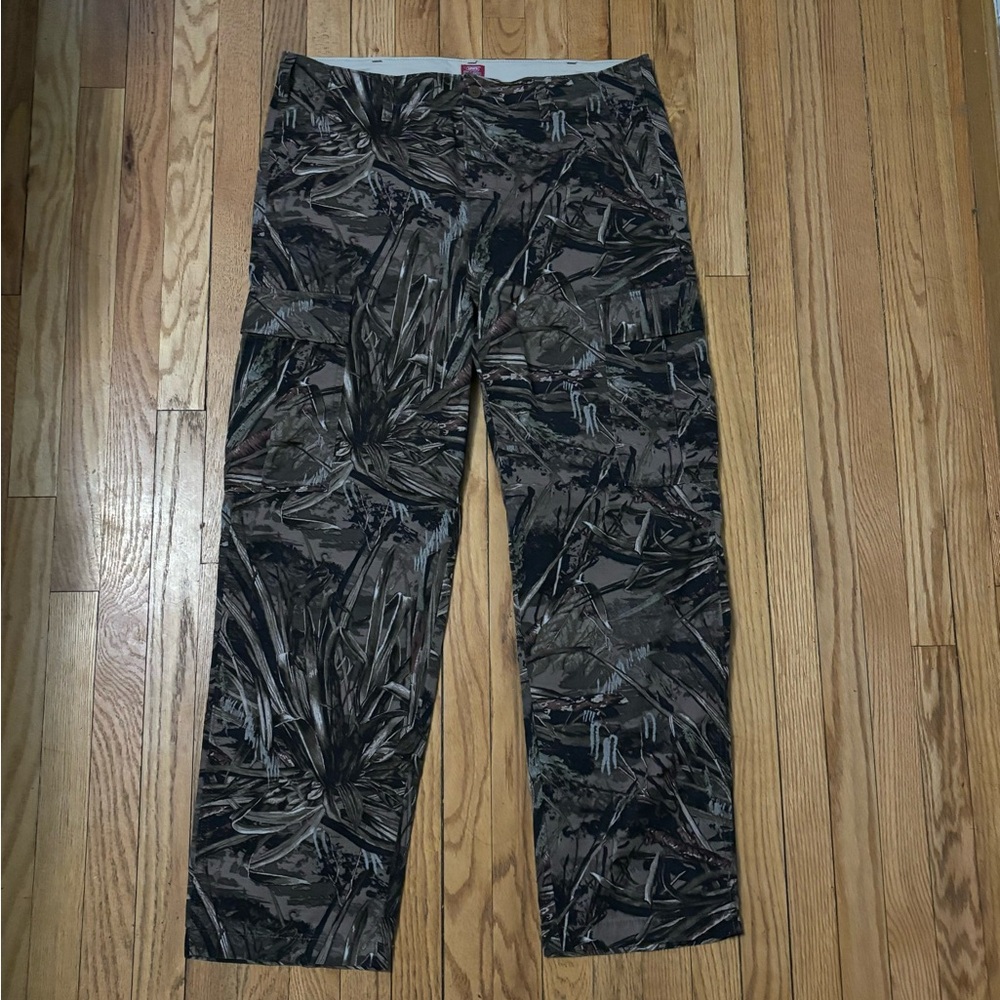 baggy levis cargo camo pants!!